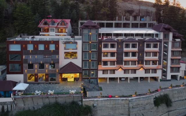 Alpine Holiday Inn, Kufri, Shimla