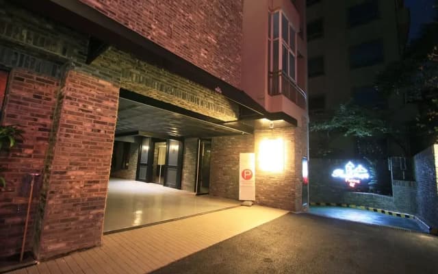 Changwon Palyongdong Praha Hotel