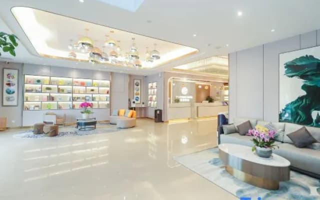 Yilong Ruiyun Hotel (Guangcai Market Store at Anqing High speed Railway Station)