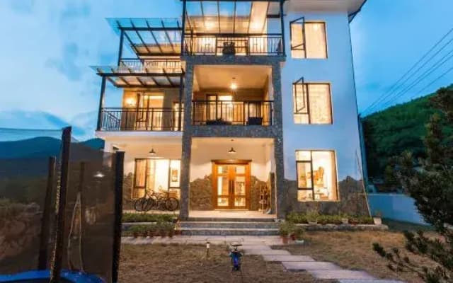 Stream Banks Private Hostel