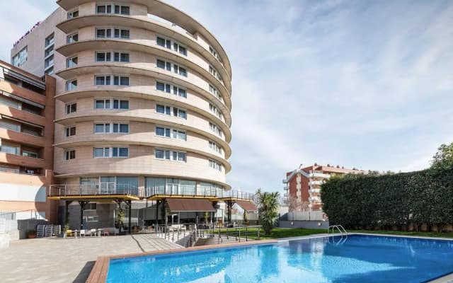 Отель Towers Rotana