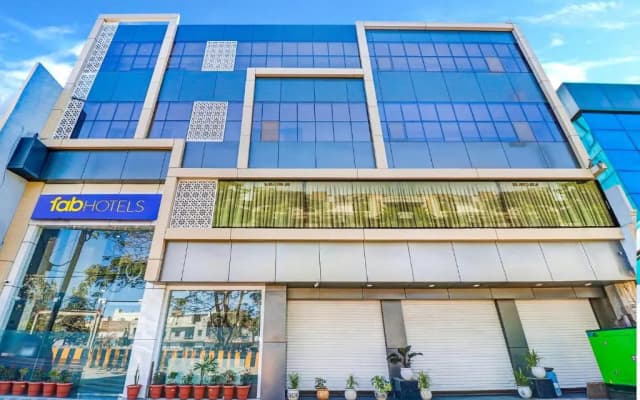 Fabhotel Meera Palace