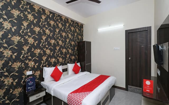 OYO 19629 Royal Stay Inn