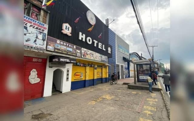Hotel Punto 100