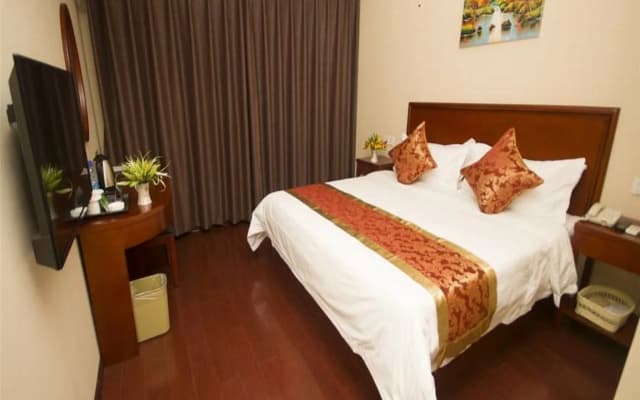 GreenTree Inn Zhenjiang Danyang Wanshan Park Express Hotel