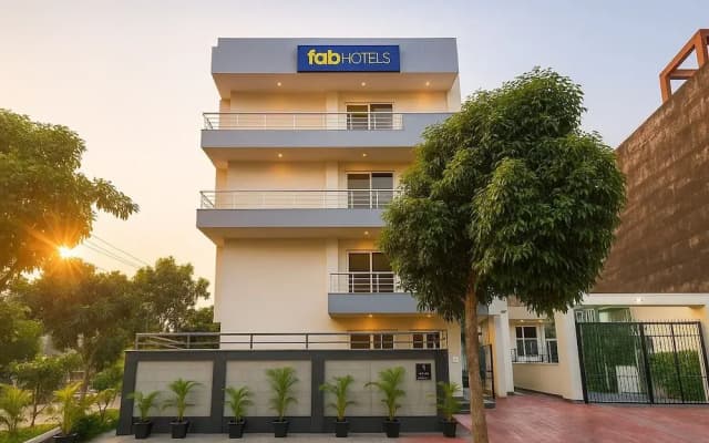 Fabhotel Palm Paradise