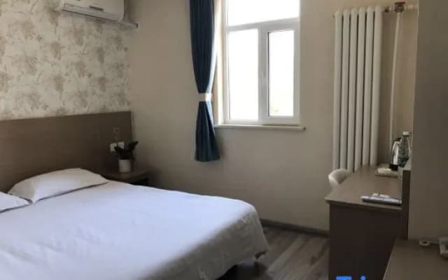 Yijia 365 Chain Hotel (Shijiazhuang Canal Bridge Railway University Yitang Metro Station Branch)
