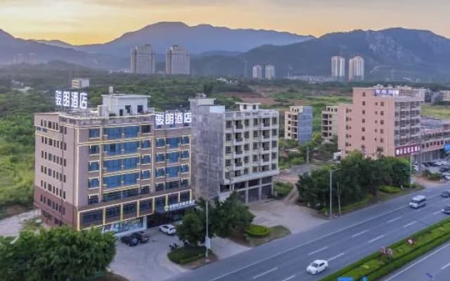 Yulang Tourism Business Hotel (Heyuan Gaopugang Branch)