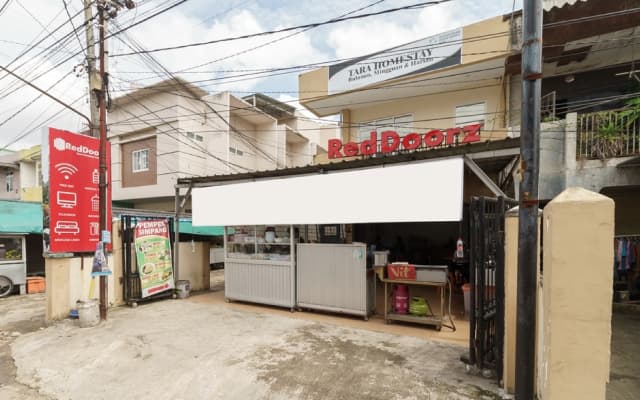 RedDoorz near Palembang Trade Center