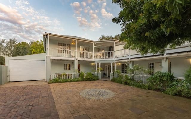 Aquaelberg Place