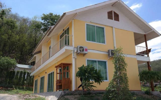 Mai Ngern Mai Thong Resort