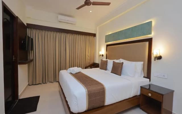Hotel Comorin Grand