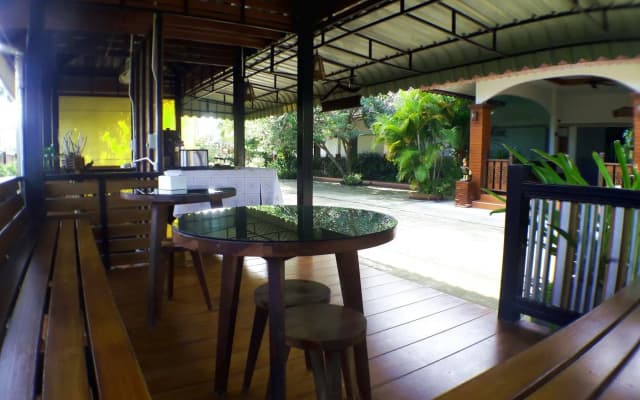 Khum Nakhon Hotel