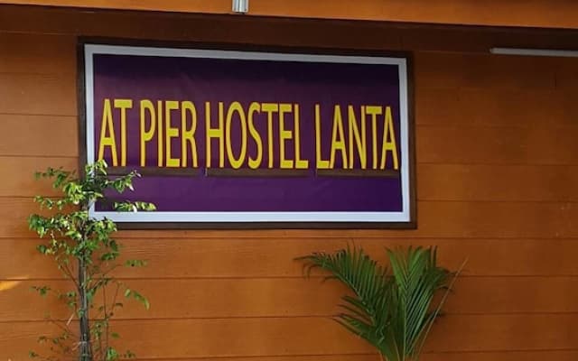 Lanta Chaolay Hostel