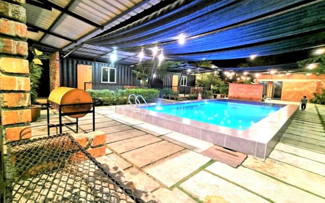 Petak Padin Cottage by The Pool