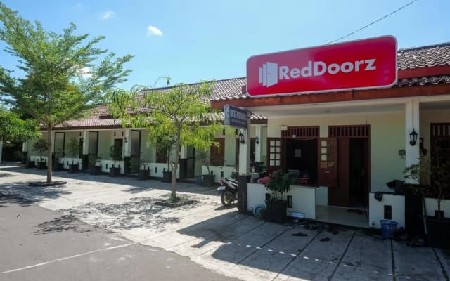 RedDoorz Syariah near Alun Alun Wonosari
