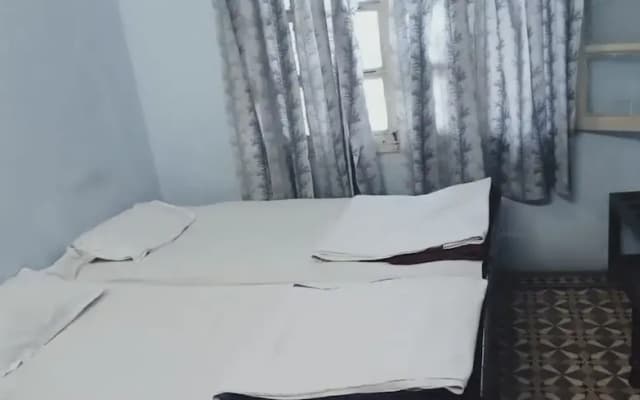 Goroomgo Agra Hotel Mathura