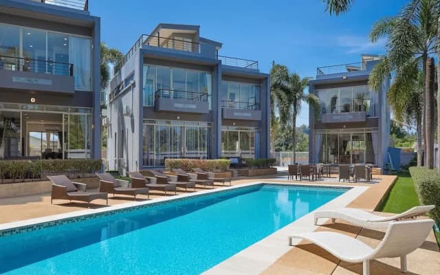 Spacious 3BR Pool Access Villa Argent 7