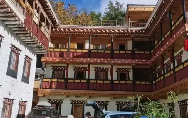 Banshan Yue Yi Lu Road Lihua Homestay (Zhonglu Tibetan Village)