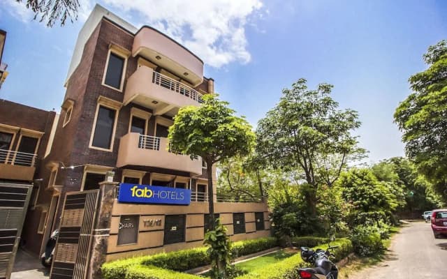 FabHotel Moon Hospitality DLF Phase 3