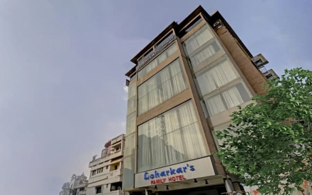 Loharkar Family Hotel L A Rooms
