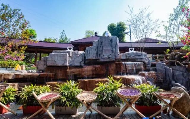 Wanxiang Hot Spring Holiday Hotel
