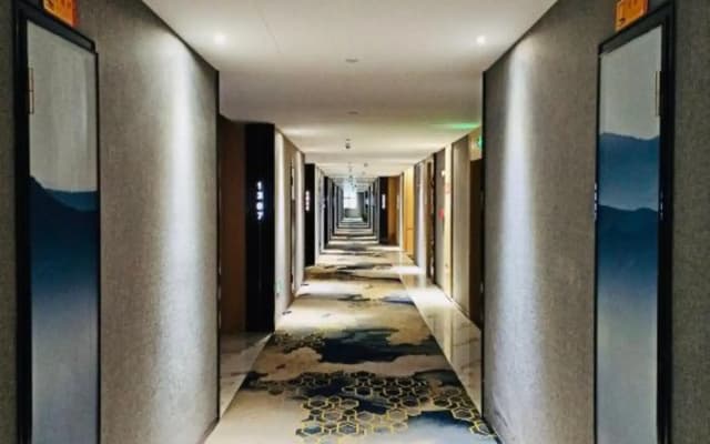 Zhong Rui Hotel