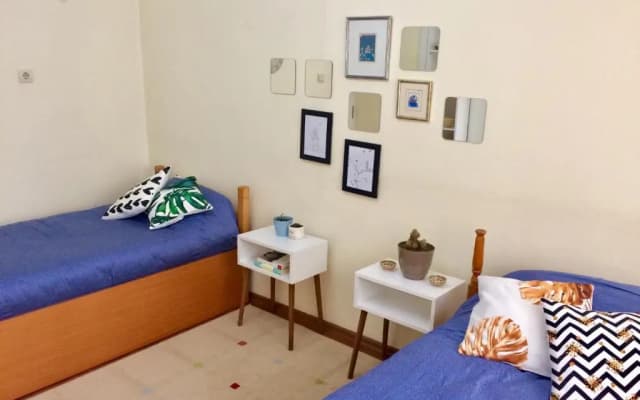 Comfy Flat 2 No Air Condition but has ceiling fans and central Heating