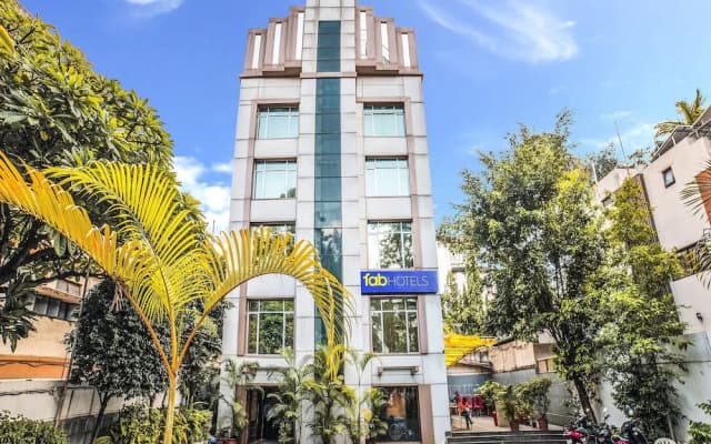 FabHotel Lakme Executive FC Road