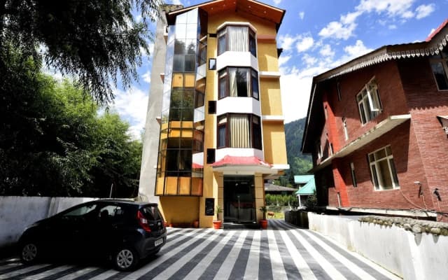 OYO 17099 Ambika Residency