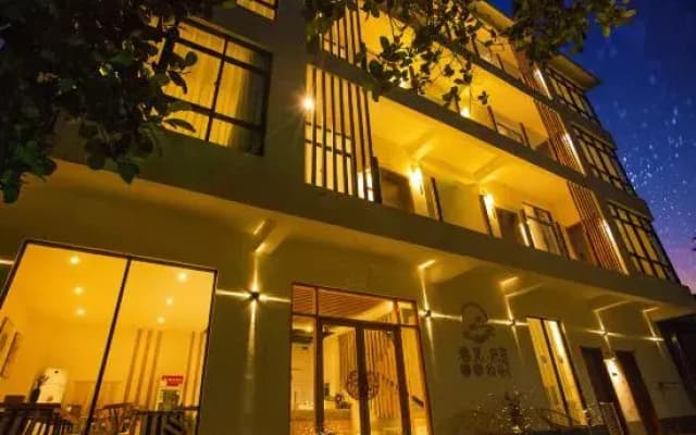 Xiangjian Huan Homestay (Weizhou Island Colorful Beach Branch)