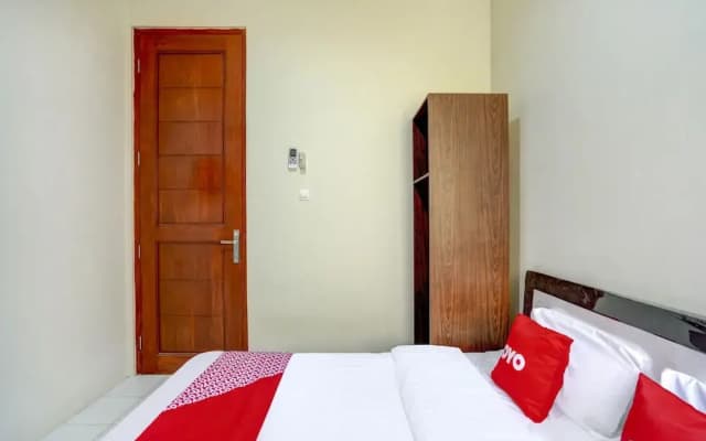 Anugrah Rr Syariah by OYO Rooms