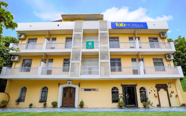 Fabhotel Aravali Suites