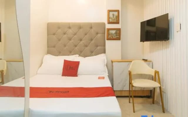 RedDoorz @ Delorian Residences