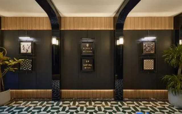 Blackstone S designer hotel (Ningbo Beilun Yintai City branch)