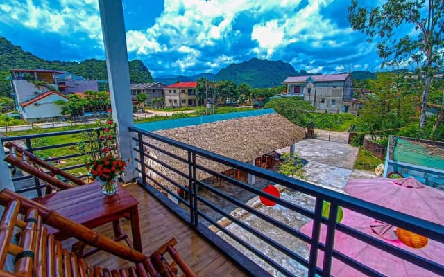 YoLo Pool Bar Villas