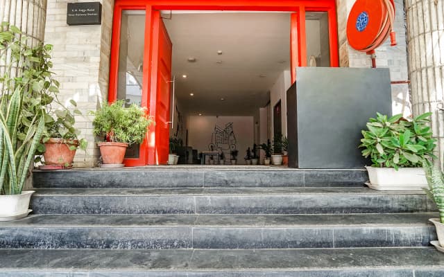 FabHotel Santosh Palace