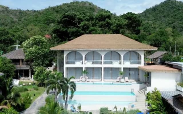 Le La Lake Resort and Spa