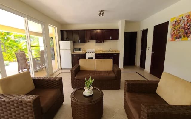 Villa Hermosa a Spacious Villa Close to Downtown