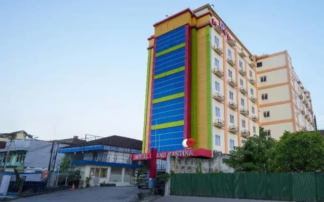 Capital O 1083 Hotel Grand Kartika