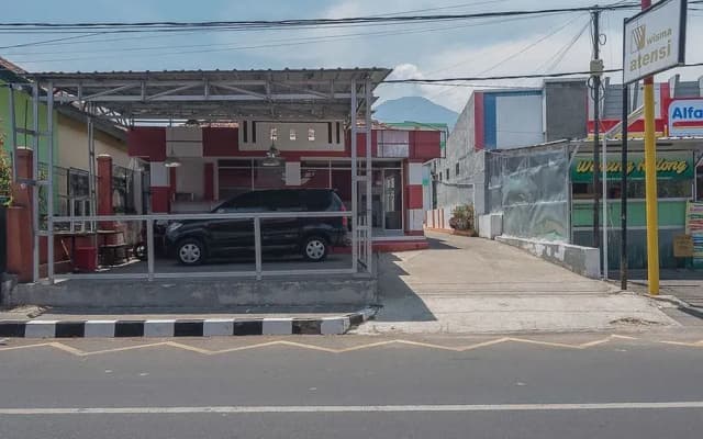 RedDoorz Plus near Alun Alun Kuningan