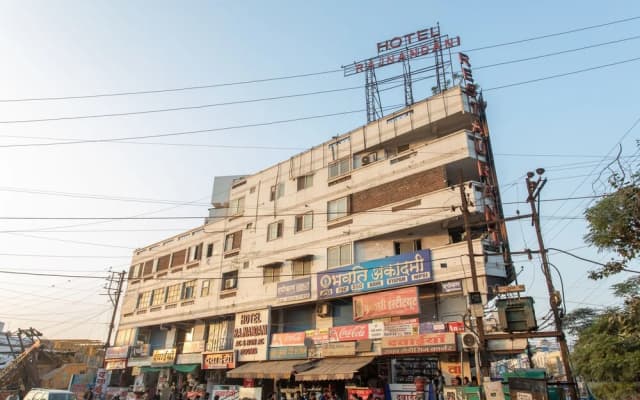 OYO 8977 Hotel Rajnandani Residency