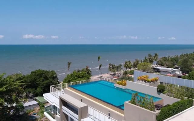 The Blu X Bangsaen Miracle Seaview(Top floor)