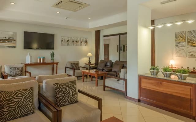 Sea Cliff Court Hotel  Luxury Apartments