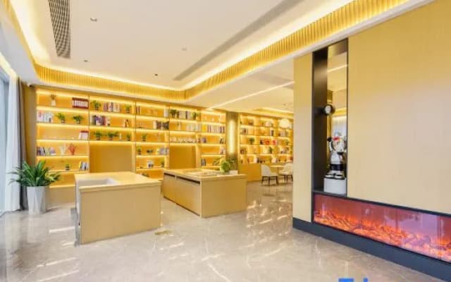 Zhihui Orange Hotel (Hengdian Film and Television City Wansheng Pedestrian Street)