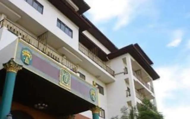 13 Coins Hotel Bang Yai