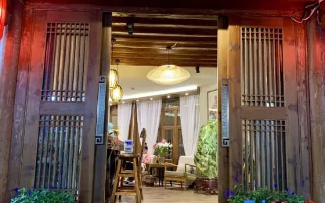 The Meow Blossom Inn (Lijiang Old Town)