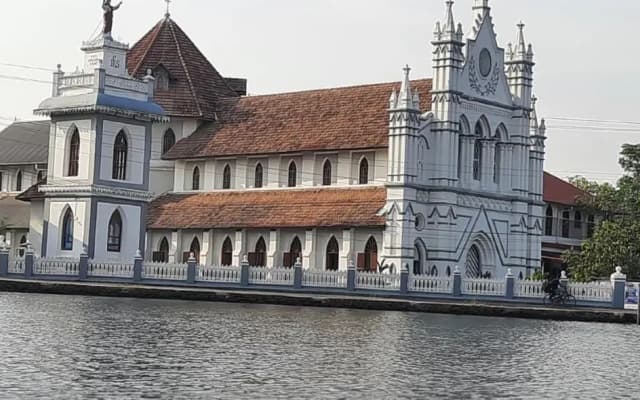 Kallupurackal Heritage Island Home By Lexstays