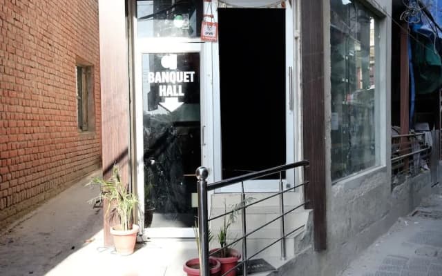 OYO 8664 Hotel 1st Choice