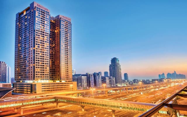Отель Mercure Dubai Barsha Heights Hotel Suites And Apartments